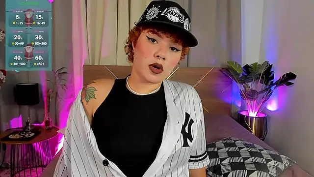 Amy art online show from November 22, 2025, 8:40 pm