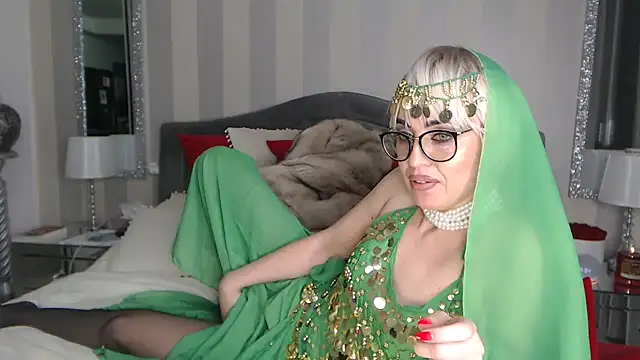 LuanaColucci online show from December 14, 2024, 5:36 pm