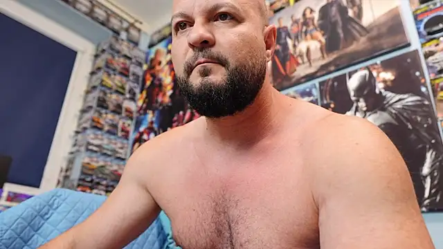 Snapshot of Muscle_Bear chatting on June 14, 2026, 5:52 am Muscle Bear online show from June 14, 2026, 5:52 am