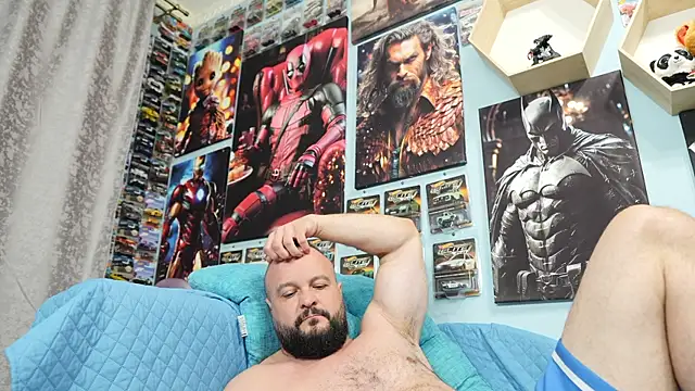 Snapshot of Muscle_Bear chatting on September 15, 2025, 4:07 pm Muscle Bear online show from September 15, 2025, 4:07 pm