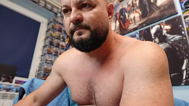 Snapshot of Muscle_Bear chatting on June 5, 2026, 4:06 am Muscle Bear online show from June 5, 2026, 4:06 am
