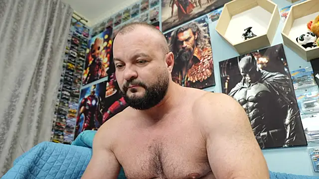 Snapshot of Muscle_Bear chatting on October 14, 2025, 4:35 am Muscle Bear online show from October 14, 2025, 4:35 am