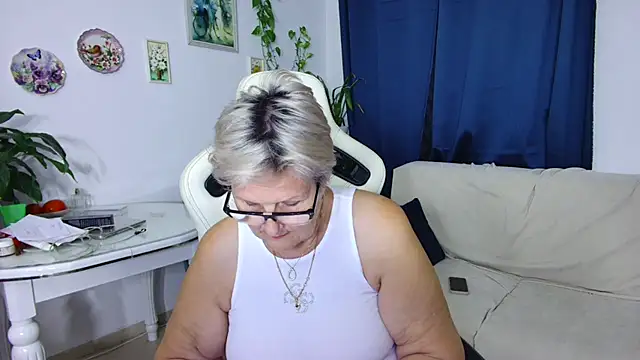 Snapshot of Selenna57 chatting on January 7, 2026, 6:13 pm Selenna57 online show from January 7, 2026, 6:13 pm