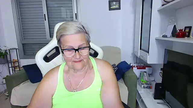 Snapshot of Selenna57 chatting on May 15, 2026, 9:57 pm Selenna57 online show from May 15, 2026, 9:57 pm