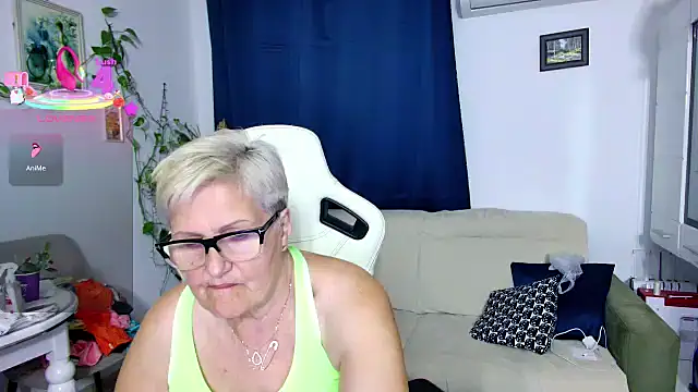 Snapshot of Selenna57 chatting on April 30, 2026, 5:20 pm Selenna57 online show from April 30, 2026, 5:20 pm