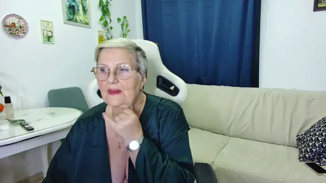 Snapshot of Selenna57 chatting on January 5, 2026, 6:55 pm Selenna57 online show from January 5, 2026, 6:55 pm