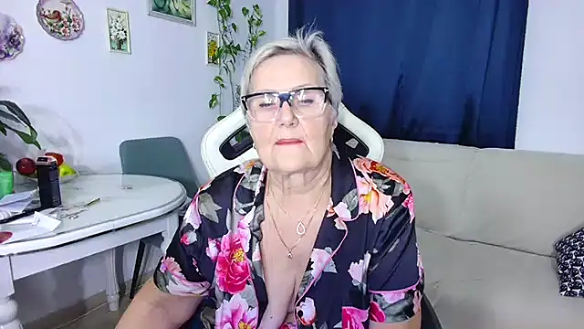 Snapshot of Selenna57 chatting on January 12, 2026, 7:09 pm Selenna57 online show from January 12, 2026, 7:09 pm