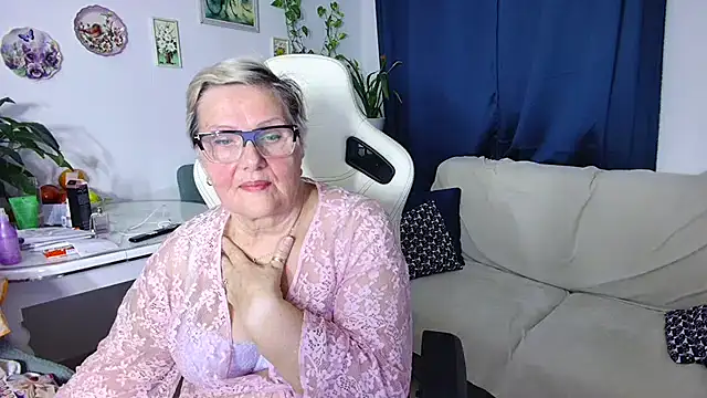 Snapshot of Selenna57 chatting on January 14, 2026, 6:44 pm Selenna57 online show from January 14, 2026, 6:44 pm