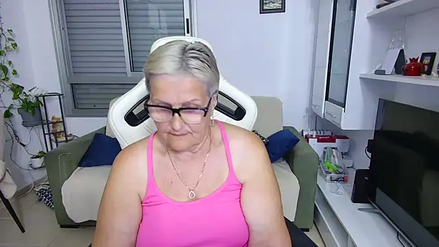 Snapshot of Selenna57 chatting on May 12, 2026, 5:52 pm Selenna57 online show from May 12, 2026, 5:52 pm