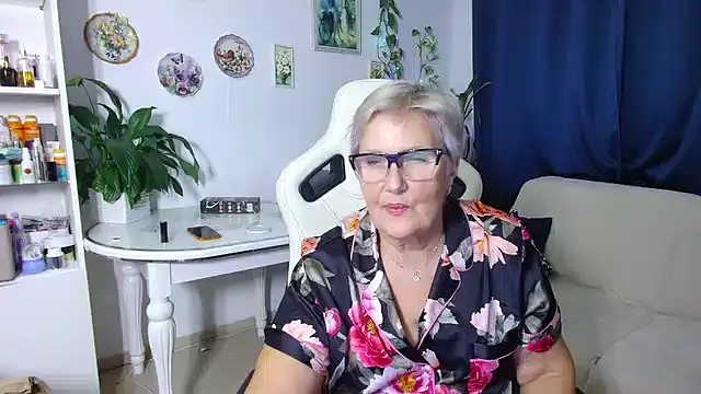 Snapshot of Selenna57 chatting on December 2, 2025, 6:09 pm Selenna57 online show from December 2, 2025, 6:09 pm