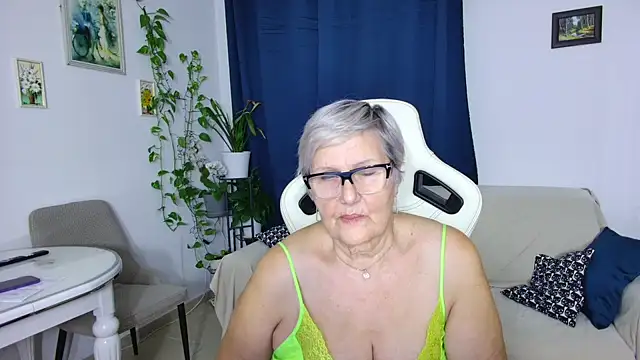 Selenna57 online show from February 6, 2026, 6:48 pm