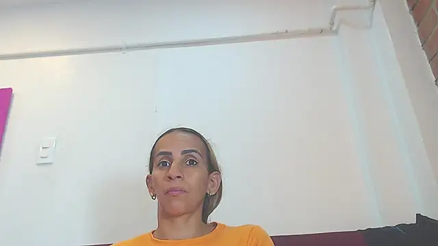 Amber Moore online show from May 26, 2026, 5:33 pm