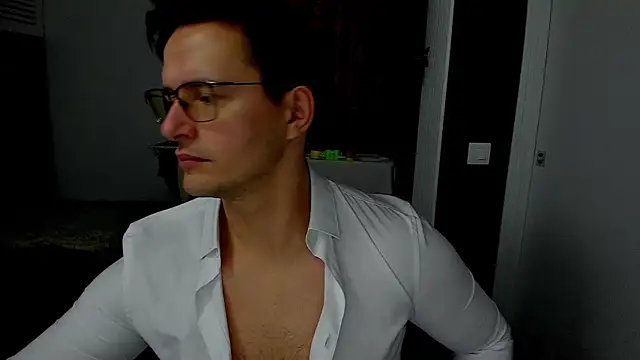 sexxymuscles4u online show from November 25, 2025, 9:31 am