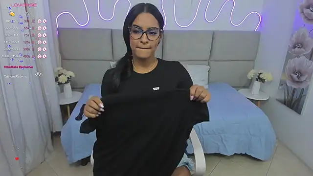 nashiira  online show from February 3, 2025, 7:10 pm