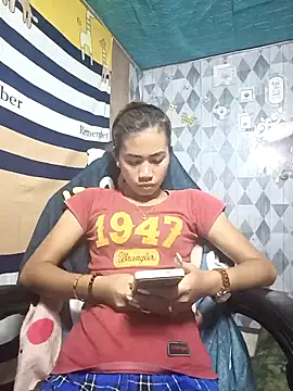 Snapshot of Cutie_body11 chatting on February 3, 2025, 12:36 am Cutie body11 online show from February 3, 2025, 12:36 am