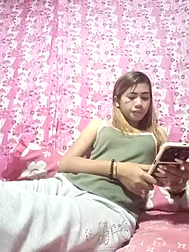 Snapshot of Cutie_body11 chatting on February 4, 2025, 6:14 am Cutie body11 online show from February 4, 2025, 6:14 am