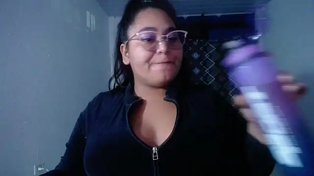 Snapshot of sirena_15 chatting on April 28, 2026, 5:01 am sirena 15 online show from April 28, 2026, 5:01 am
