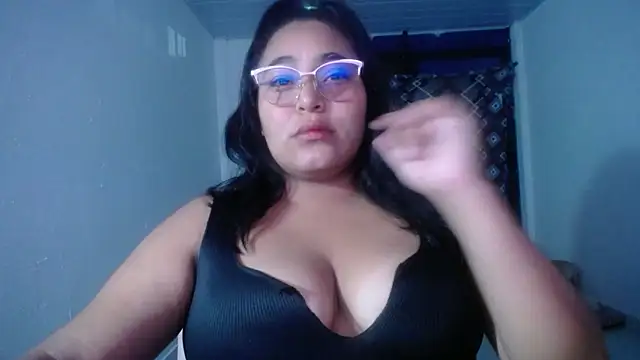 Snapshot of sirena_15 chatting on April 26, 2026, 5:27 am sirena 15 online show from April 26, 2026, 5:27 am
