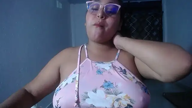 Snapshot of sirena_15 chatting on April 25, 2026, 5:21 am sirena 15 online show from April 25, 2026, 5:21 am