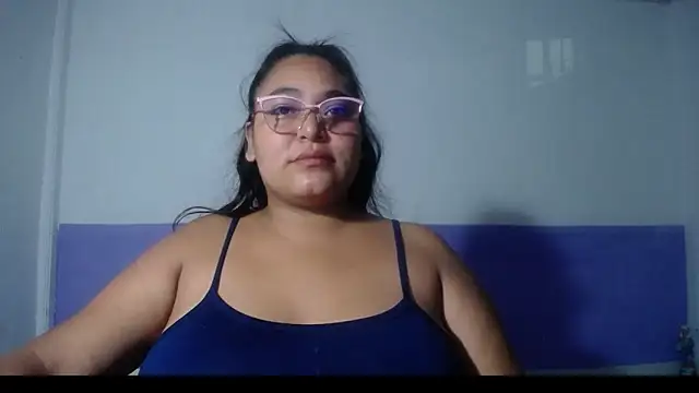 Snapshot of sirena_15 chatting on May 4, 2026, 5:33 am sirena 15 online show from May 4, 2026, 5:33 am