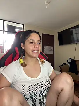 EmmaMelissa0521 online show from May 17, 2026, 6:19 pm