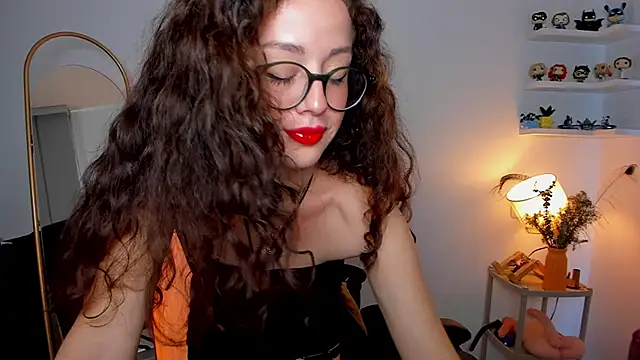 Cassandra Caiin online show from November 25, 2025, 4:18 pm