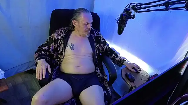 Snapshot of Richy__Rich_ chatting on April 16, 2026, 11:18 pm Richy Rich online show from April 16, 2026, 11:18 pm
