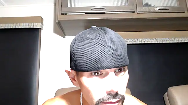 Snapshot of ThickD2C chatting on May 17, 2026, 6:41 pm ThickD2C online show from May 17, 2026, 6:41 pm