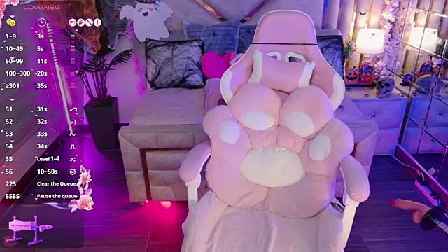 Snapshot of shanon- chatting on October 21, 2025, 9:14 pm shanon- online show from October 21, 2025, 9:14 pm