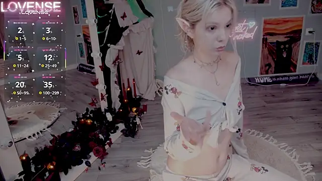 Snapshot of Careful_i_bite chatting on November 13, 2025, 5:33 am Careful i bite online show from November 13, 2025, 5:33 am