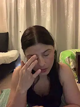 Snapshot of Estefani_32 chatting on April 24, 2026, 2:52 pm Estefani 32 online show from April 24, 2026, 2:52 pm