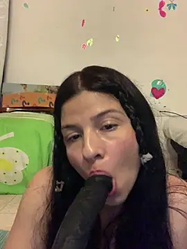 Snapshot of Estefani_32 chatting on April 29, 2026, 5:30 pm Estefani 32 online show from April 29, 2026, 5:30 pm