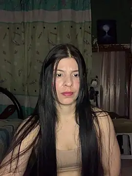 Snapshot of Estefani_32 chatting on May 10, 2026, 3:03 pm Estefani 32 online show from May 10, 2026, 3:03 pm