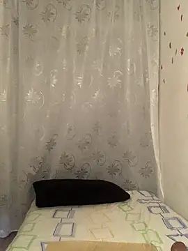 Snapshot of Estefani_32 chatting on May 20, 2026, 9:45 pm Estefani 32 online show from May 20, 2026, 9:45 pm
