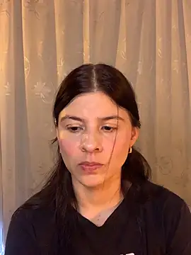 Snapshot of Estefani_32 chatting on May 19, 2026, 2:46 pm Estefani 32 online show from May 19, 2026, 2:46 pm