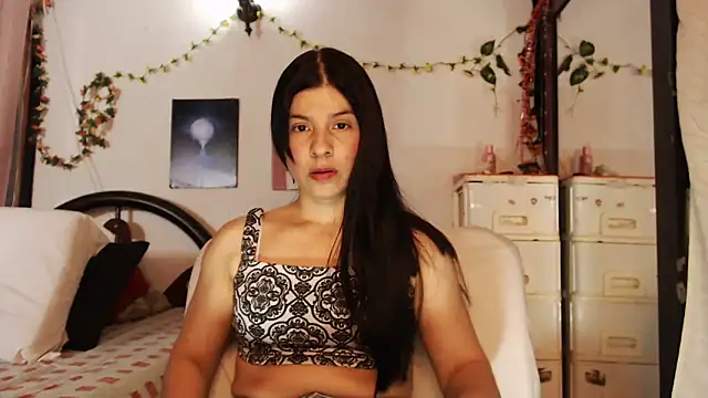 Estefani 32 online show from September 13, 2025, 1:05 am