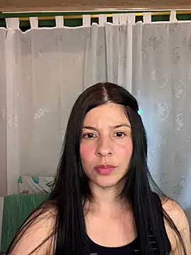 Snapshot of Estefani_32 chatting on May 8, 2026, 4:11 pm Estefani 32 online show from May 8, 2026, 4:11 pm