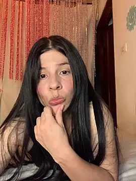 Estefani 32 online show from March 26, 2026, 7:23 pm