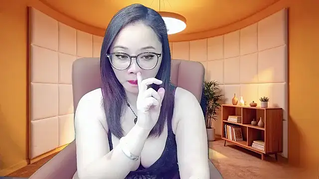 Snapshot of Giuliam chatting on April 24, 2026, 1:18 am Giuliam online show from April 24, 2026, 1:18 am