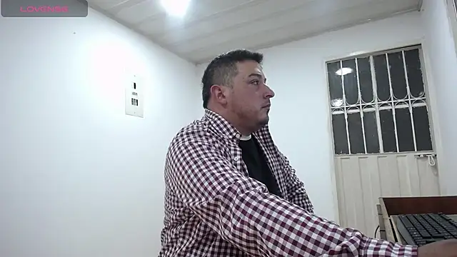 antonycruz online show from April 25, 2026, 1:08 am
