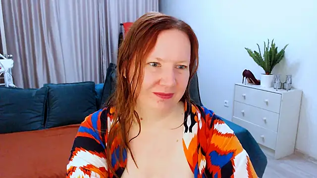 Snapshot of GoddessLara chatting on October 1, 2025, 11:03 am GoddessLara online show from October 1, 2025, 11:03 am