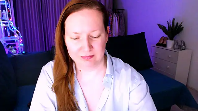 Snapshot of GoddessLara chatting on December 31, 2024, 11:06 pm GoddessLara online show from December 31, 2024, 11:06 pm
