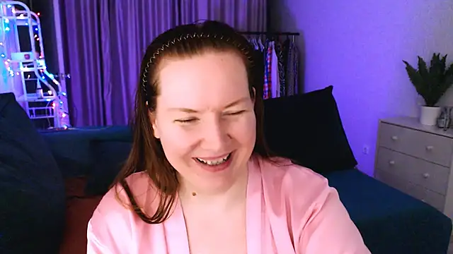 Snapshot of GoddessLara chatting on February 19, 2025, 1:18 am GoddessLara online show from February 19, 2025, 1:18 am