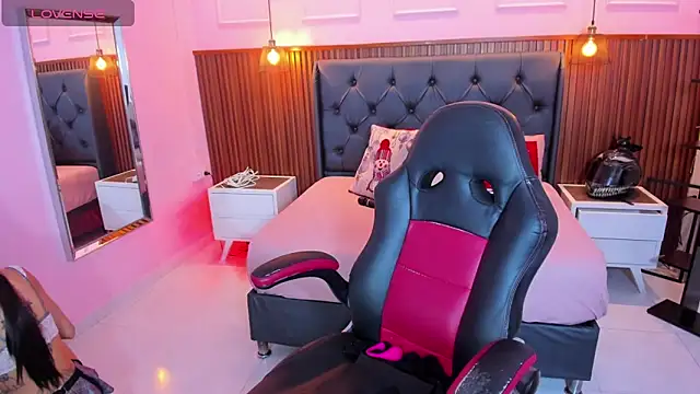 AMELIELEONE online show from November 29, 2025, 12:27 pm