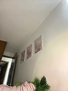 DulceLenns online show from February 17, 2026, 7:11 pm