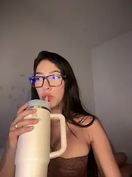 DulceLenns online show from March 13, 2025, 8:11 pm