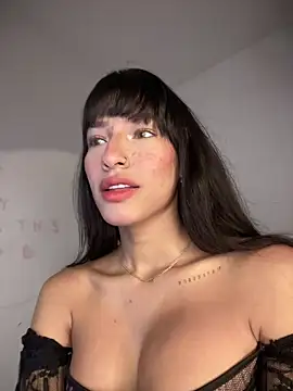 DulceLenns online show from March 18, 2025, 7:55 pm