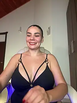Snapshot of MeganDupont chatting on December 21, 2024, 8:10 pm MeganDupont online show from December 21, 2024, 8:10 pm