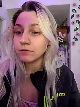 Snapshot of ScarletCallings420 chatting on March 12, 2025, 7:58 pm ScarletCallings420 online show from March 12, 2025, 7:58 pm