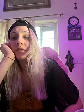 Snapshot of ScarletCallings420 chatting on March 3, 2025, 7:07 pm ScarletCallings420 online show from March 3, 2025, 7:07 pm